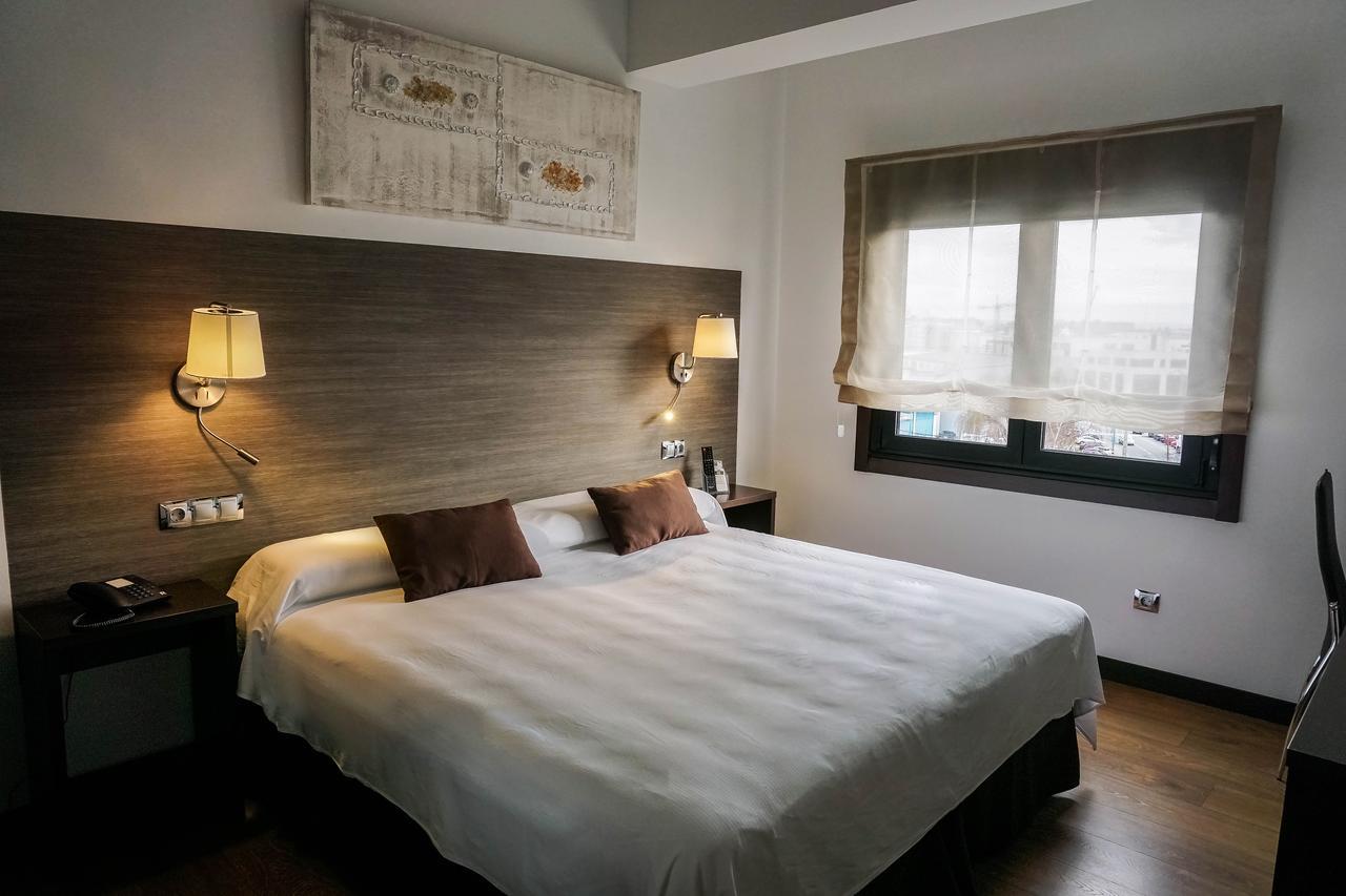 Suites Coruna โอโกรูญา ภายนอก รูปภาพ